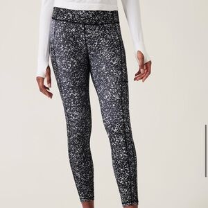 Athleta Ultimate Stash 7/8 Leggings | L
